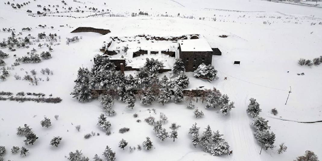 Aziziye Tabyaları beyaz örtüyle kaplandı, Türk geleneği başladı: At sırtında dört nala koşturuyorlar 4